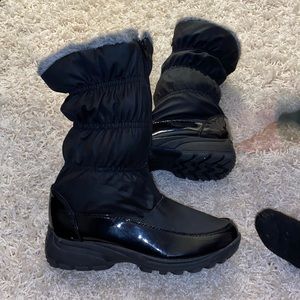 Women’s snow boots
